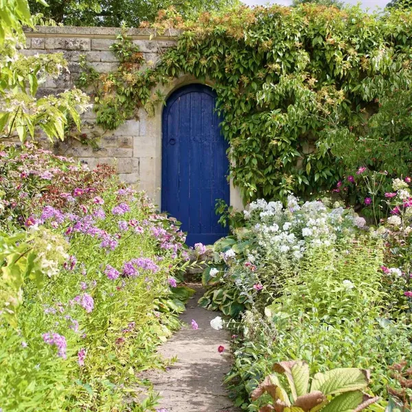 Crazy garden ideas: a closed gate or a door to nowhere