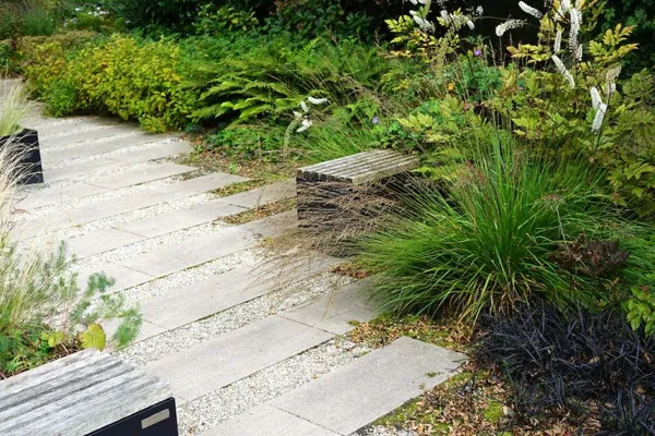 natural front yard design