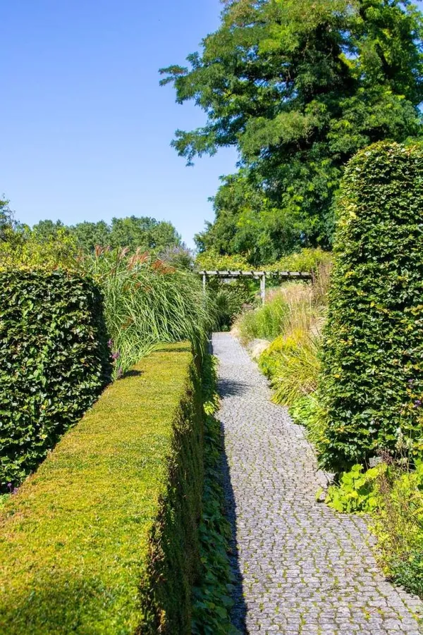 long main path